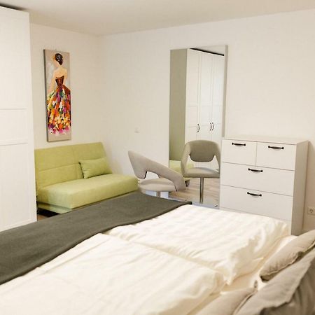Brehm Living Apartment Кандел Екстериор снимка
