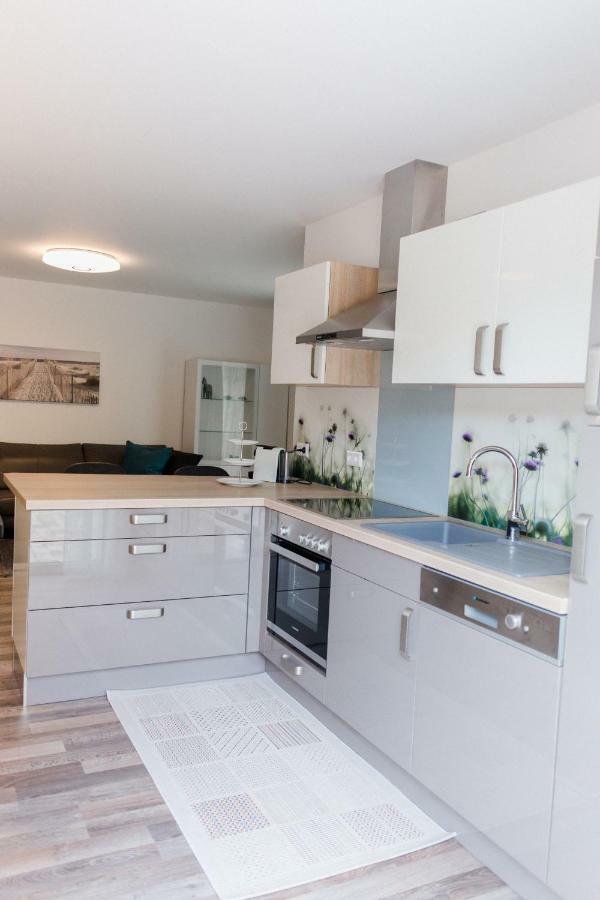 Brehm Living Apartment Кандел Екстериор снимка
