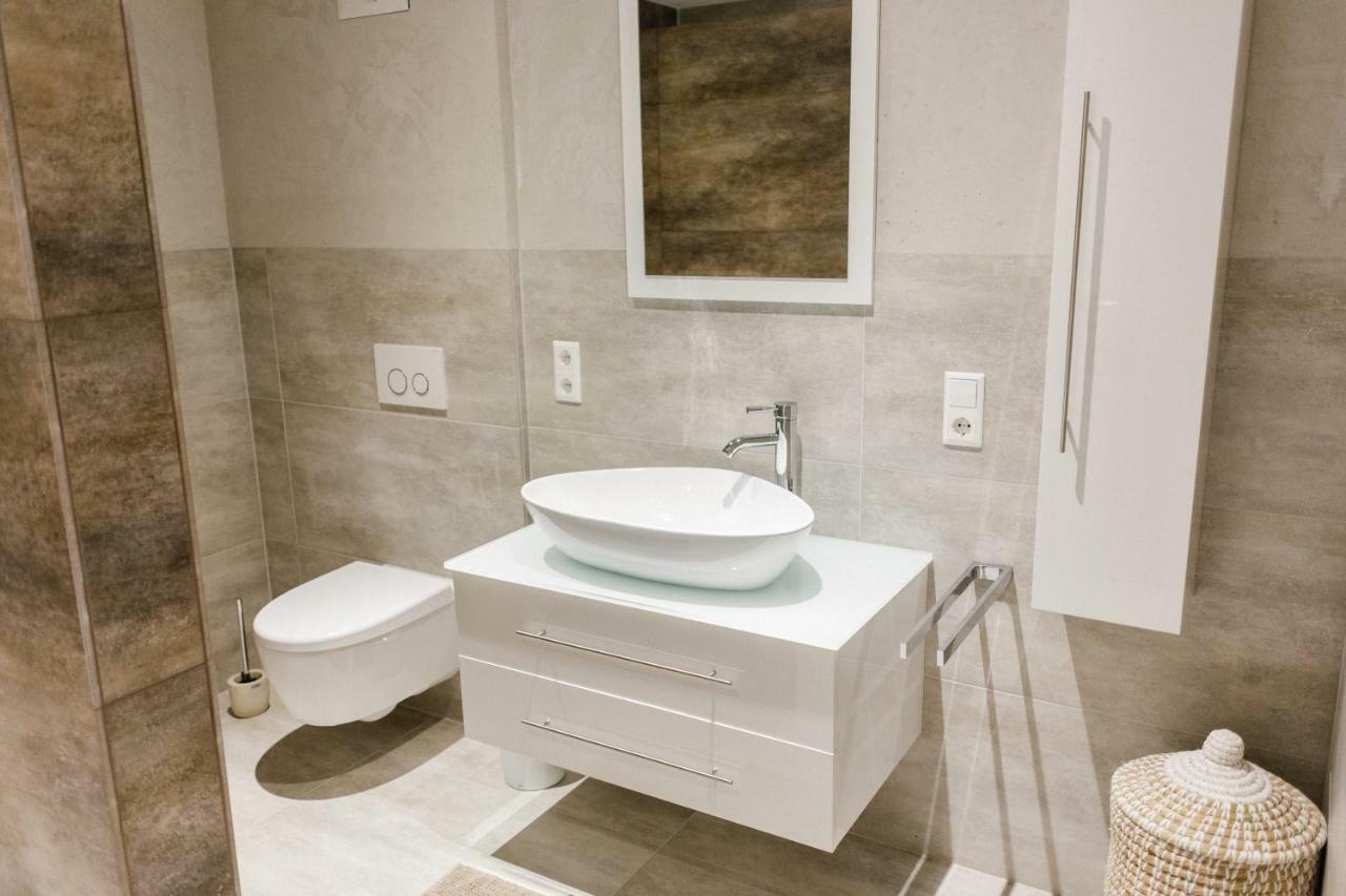 Brehm Living Apartment Кандел Екстериор снимка